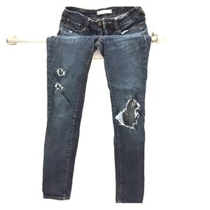 Bullhead distresses skinny jeans